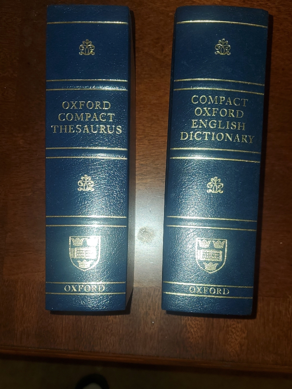 Oxford Compact Thesaurus & Dictionary - Deep Blue with Gold Accents